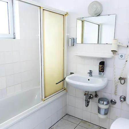 Ξενοδοχείο Rossija 3*